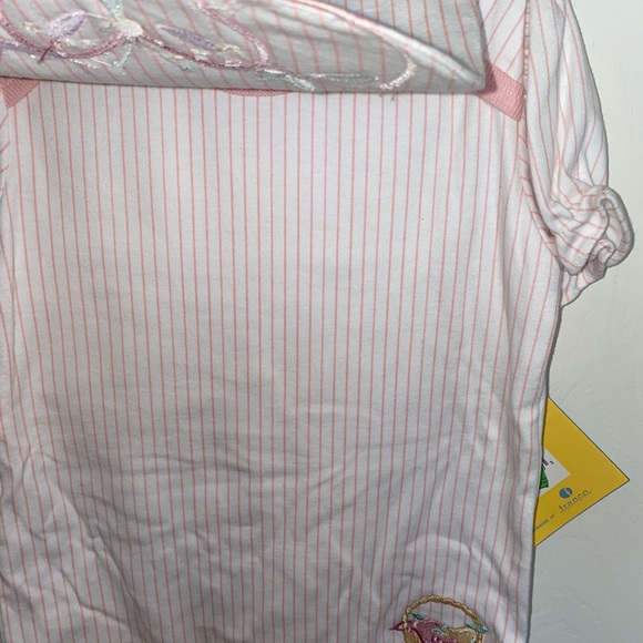 Baby onesie with matching bib - Picture 4 of 4